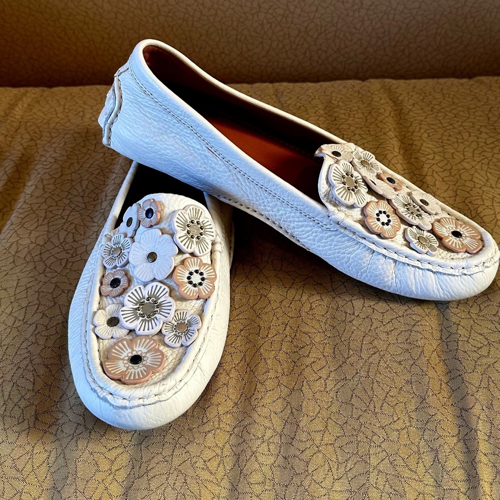 NEW! Coach Tea Rose Crosby Driver Moccasins Cream Colored Flats